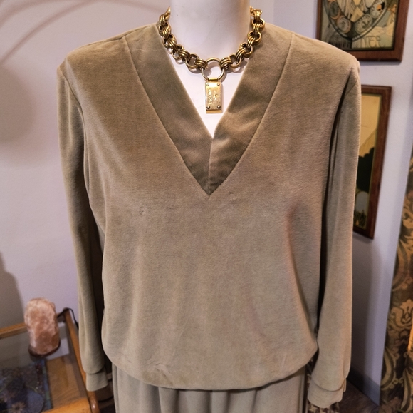 Vtg Gertrude Davenport Olive Green Velour Track Suit Set V Neck Top and Pants - Picture 4 of 14